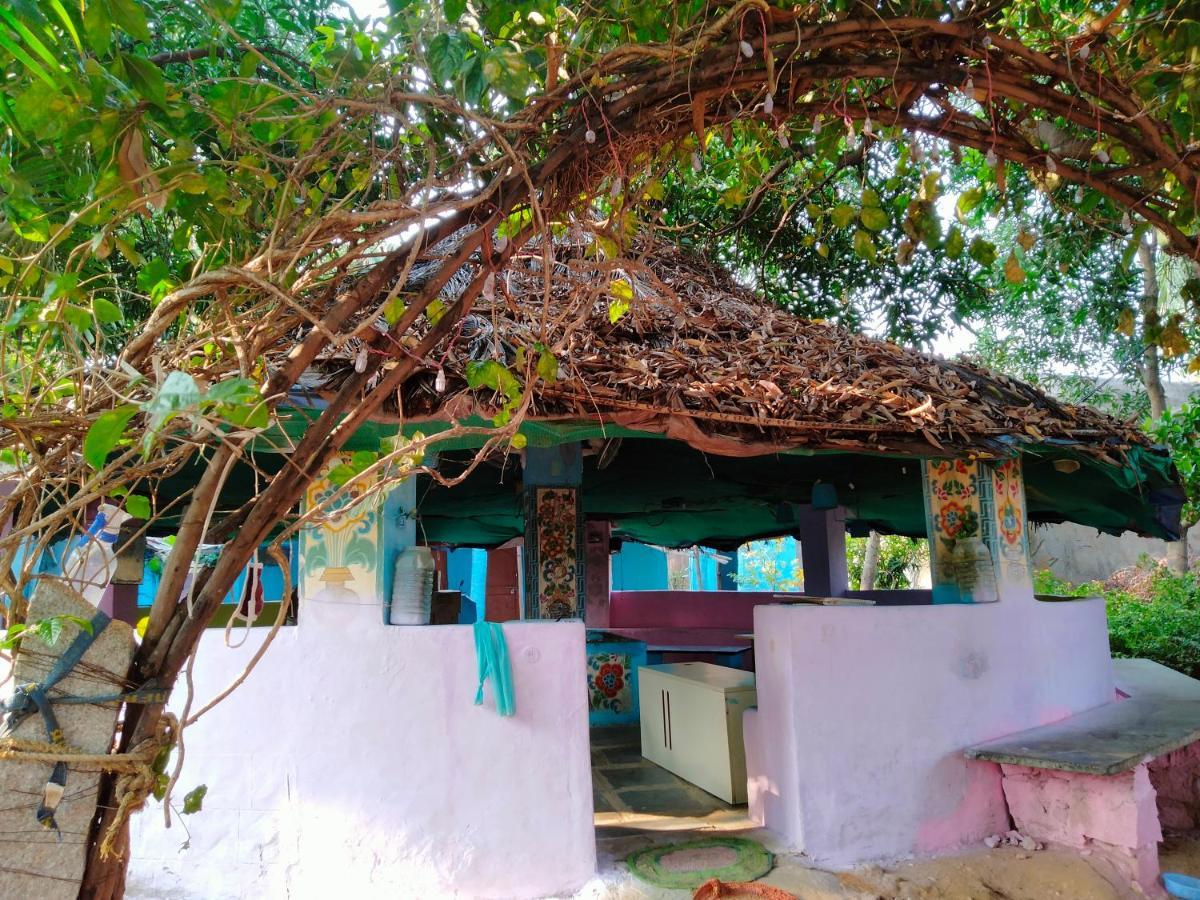 Goldengarden * Hampi
