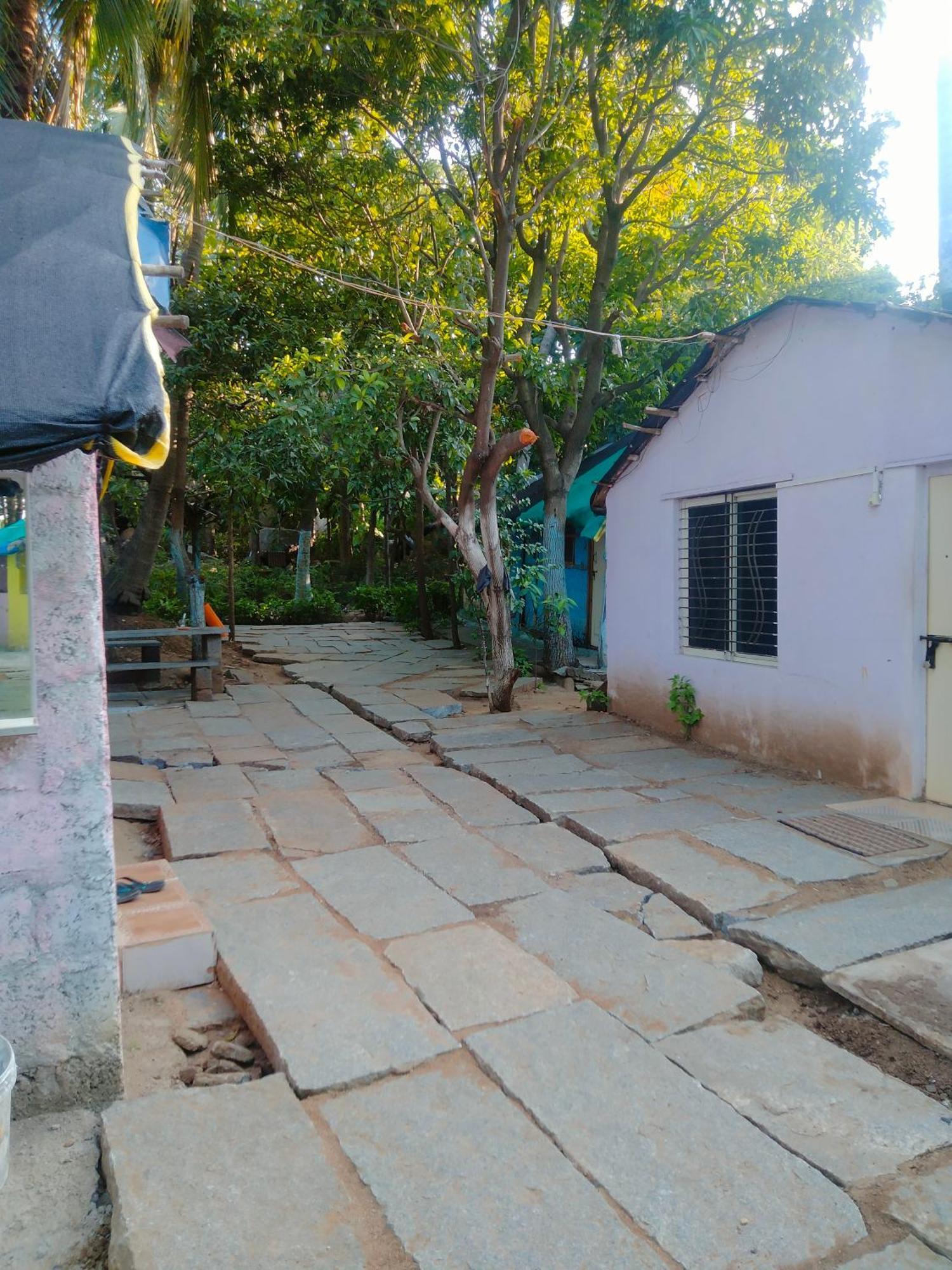 Goldengarden Hampi